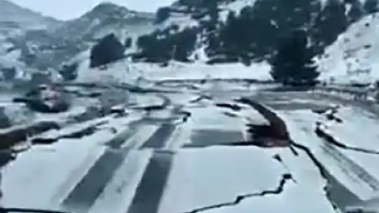 Çöken Adana - Antep otobanından çarpıcı görüntü