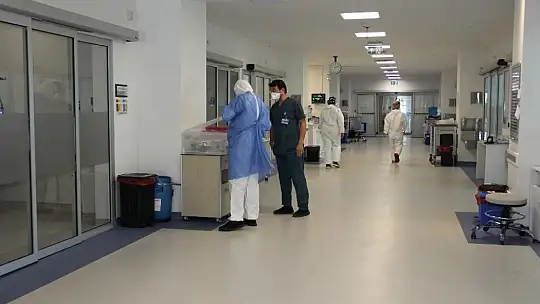 Covid'i atlatan hemşire: 'Sizden bulaşıp da bir kişinin öldüğünü görmek kadar acı bir şey olmaz'