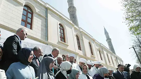 Cumhurbaşkanı Erdoğan: 'Tek parti zihniyetinin bir utanç lekesini daha ortadan kaldırıyoruz'