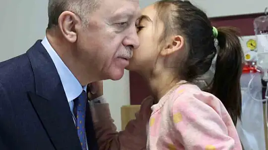 Cumhurbaşkanı Erdoğan açılışını yaptığı hastanede tedavi gören çocukları ziyaret etti