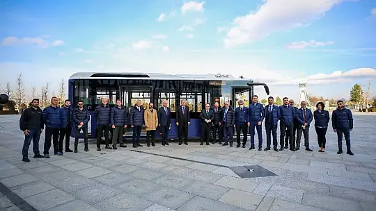 Cumhurbaşkanı Erdoğan, sürücüsüz elektrikli otobüsün ilk yolcusu oldu