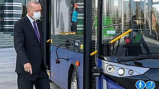 Cumhurbaşkanı Erdoğan, sürücüsüz elektrikli otobüsün ilk yolcusu oldu