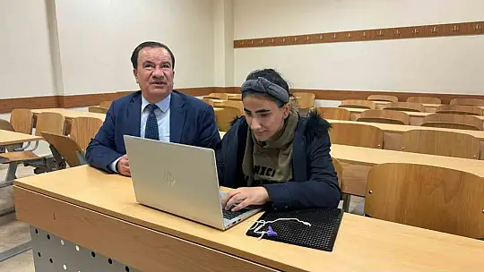 Cumhurbaşkanı'ndan ilham alan görme engelli kız, ilahiyat fakültesini dereceyle kazandı
