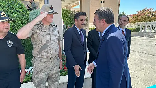Cumhurbaşkanı Yardımcısı Cevdet Yılmaz Gaziantep Valiliği'ni ziyaret etti