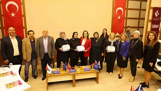 Cumhuriyetin 100. yılında girişimci kadınlar HKÜ'de başarı hikayelerini anlattı