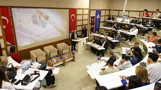 Cumhuriyetin 100. yılında girişimci kadınlar HKÜ'de başarı hikayelerini anlattı