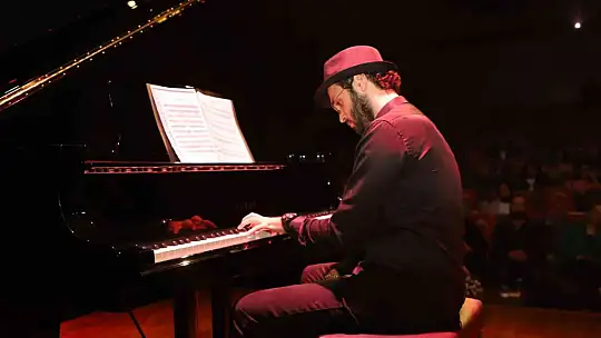 Cumhuriyetin 99. yılına özel piyano dinletisi