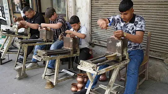Dayıdan yeğenlerine bakırcılık mirası