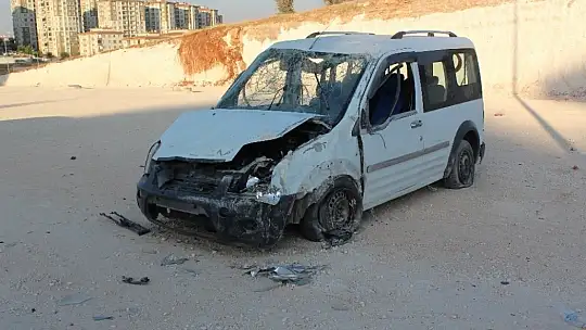 Defalarca takla atan araçtan sağ çıktılar