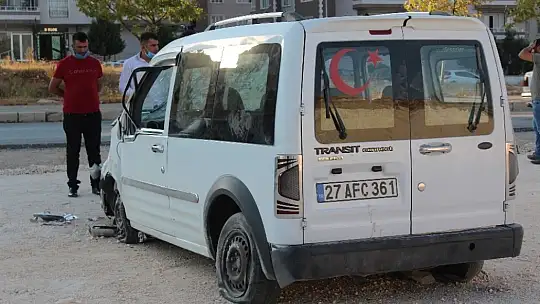 Defalarca takla atan araçtan sağ çıktılar