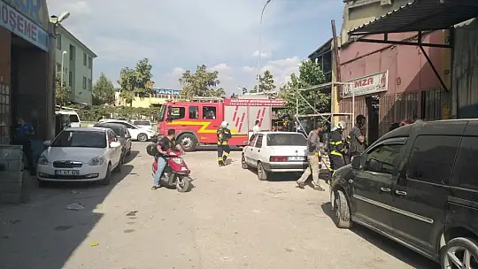 Demir çubuktan sıçrayan kıvılcım oto aksesuar dükkanını tutuşturdu