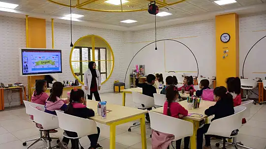 Deneyap atölyeleri Türkiye'nin geleceğine yön verecek gençler yetiştiriyor