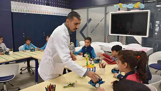 Deneyap atölyeleri Türkiye'nin geleceğine yön verecek gençler yetiştiriyor