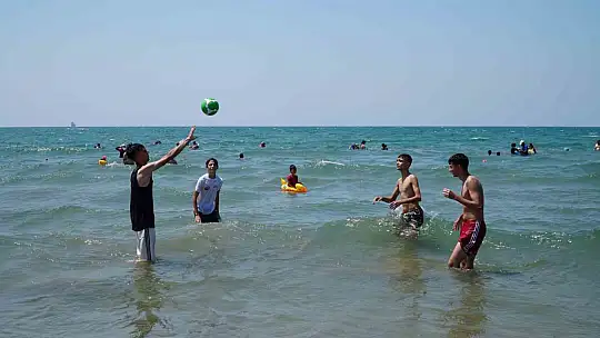 Deniz kampı, öğrencilere unutulmaz bir gün yaşatıyor