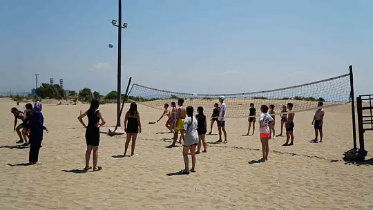 Deniz kampı, öğrencilere unutulmaz bir gün yaşatıyor