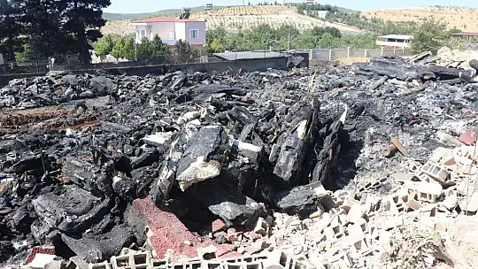 Depo yangınında 2 milyon dolarlık malzeme kül oldu