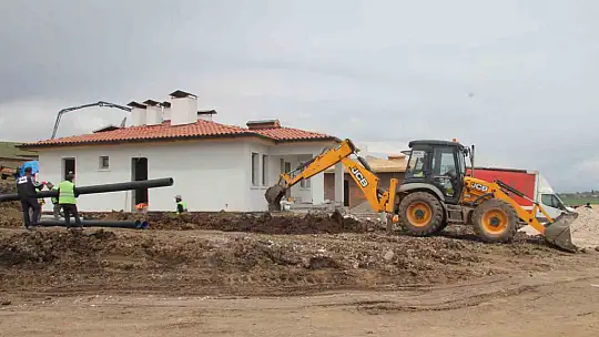 Deprem bölgesinde yapılan köy evlerinin ilk etabı bayramda teslim ediliyor