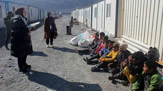 Deprem bölgesindeki çocuklara psikolojik destek