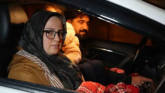 Deprem korkusuyla 6 Şubat fobisi yaşayınca geceyi araçta geçirdiler