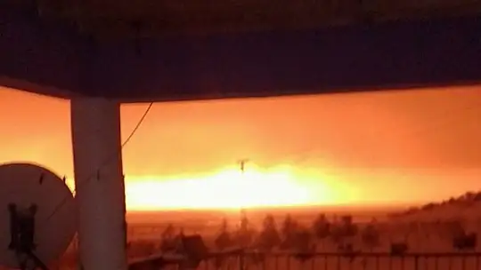Deprem sırasında gölden alevler yükseldi