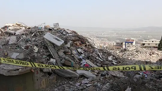 Depremde 26 kişinin öldüğü Kavak Apartmanı sanıklarına 22 yıl hapis istemi