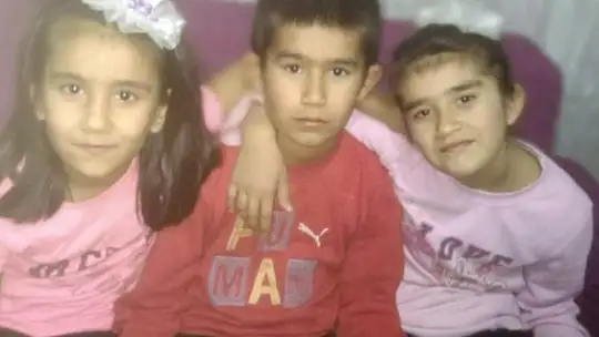 Depremde 3 çocuğunu ve eşini kaybeden baba günde iki kez mezarlığa gidiyor