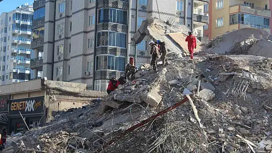 Depremde 49 kişinin öldüğü Emre Apartmanı'yla ilgili soruşturma tamamlandı