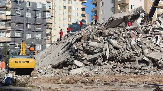 Depremde 49 kişinin öldüğü Emre Apartmanı'yla ilgili soruşturma tamamlandı