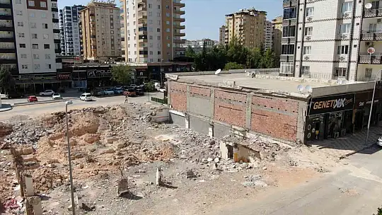 Depremde 49 kişinin öldüğü Emre Apartmanı'yla ilgili şok detay: Banka şubesi kredi vermediği iş yerinin bulunduğu binaya kiracı olmuş