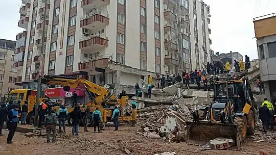 Depremde 51 kişinin öldüğü Furkan Apartmanı ile ilgili davada 3 sanığa tahliye