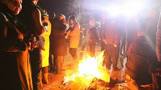 Depremde büyük yıkımın yaşandığı Nurdağı'nda arama kurtarma çalışmaları sürüyor