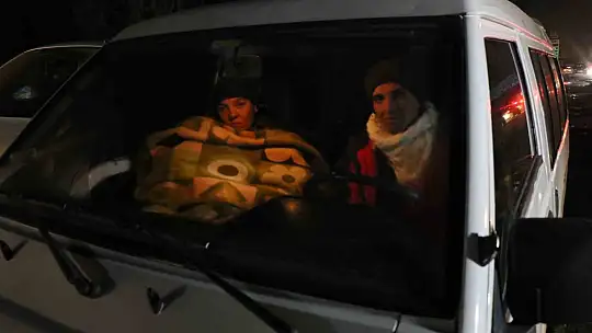 Depremde büyük yıkımın yaşandığı Nurdağı'nda arama kurtarma çalışmaları sürüyor