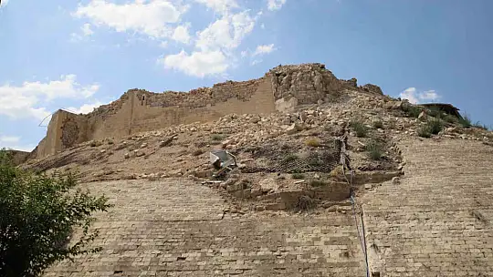 Depremde hasar alan tarihi Gaziantep Kalesinin restorasyonuna başlandı