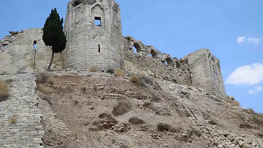 Depremde hasar alan tarihi Gaziantep Kalesinin restorasyonuna başlandı
