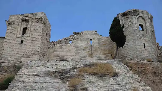 Depremde hasar alan tarihi Gaziantep Kalesinin restorasyonuna başlandı