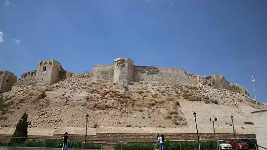 Depremde hasar alan tarihi Gaziantep Kalesinin restorasyonuna başlandı