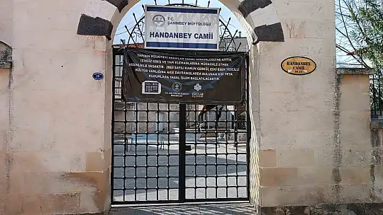 Depremde hasar gören tarihi cami hırsızların hedefi oldu