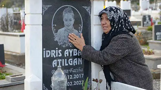 Depremde oğlu, gelini ve torunu kaybetti, kelimeler boğazına düğümlendi