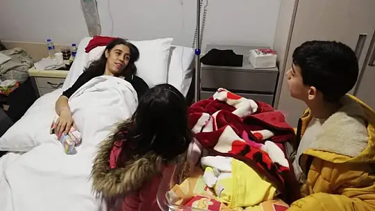 Depremde öleceğini düşünürken bebeği oldu