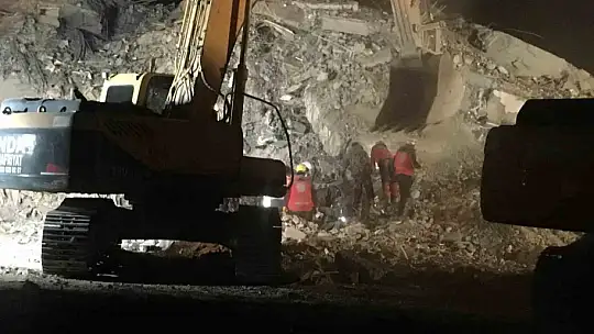 Depremde yıkılan binada şok soruşturma