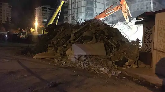 Depremde yıkılan binada şok soruşturma