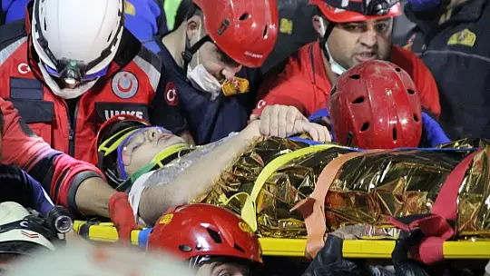 Depremden 10 saat sonra kurtarılan Günay'ın enkaz altındaki görüntüleri ortaya çıktı
