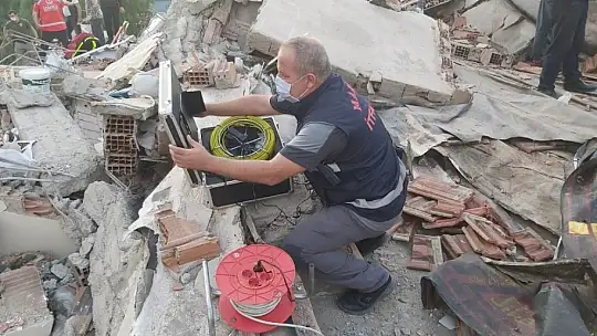 Depremden 10 saat sonra kurtarılan Günay'ın enkaz altındaki görüntüleri ortaya çıktı