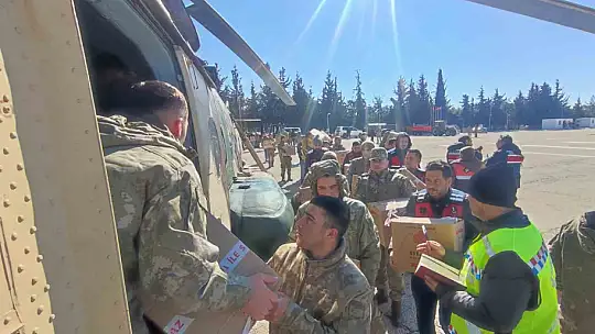 Depremden etkilenen köylere helikopter ile yardım ulaştırıldı