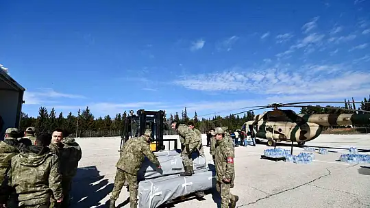 Depremden etkilenen köylere helikopter ile yardım ulaştırıldı