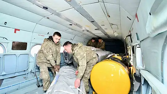 Depremden etkilenen köylere helikopter ile yardım ulaştırıldı