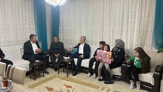 Depremden sonra yüzlerce kilometre uzağa taşınan ailelere sürpriz ziyaret