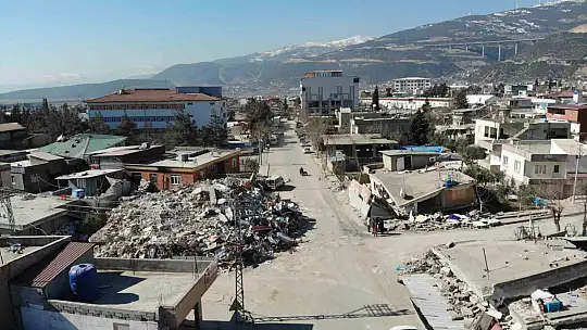 Depremlerde en fazla hasar alan ilçelerin başında gelen Nurdağı, havadan görüntülendi