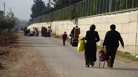 Depremlerden dolayı Suriyeliler ülkelerine dönüyor