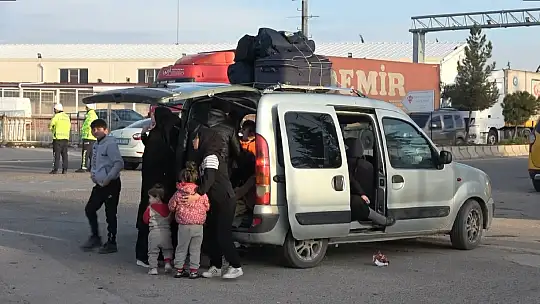 Depremlerden dolayı Suriyeliler ülkelerine dönüyor